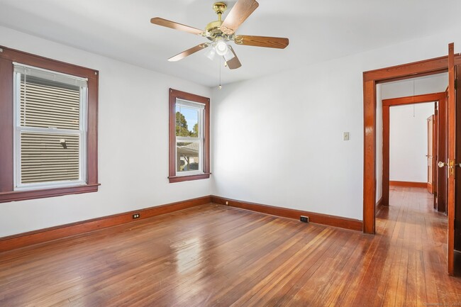 Building Photo - 108 Barnum Ter
