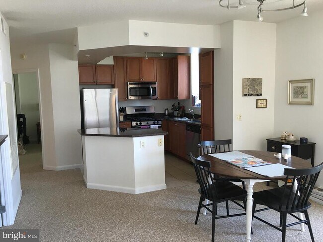 Building Photo - 851 N Glebe Rd