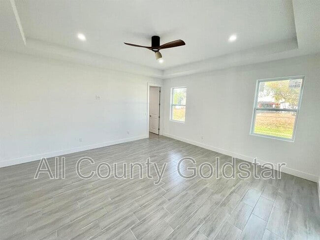 Building Photo - 4661 Fairlane Dr