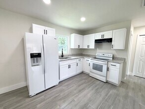 Building Photo - 579/581 WOOD AVE