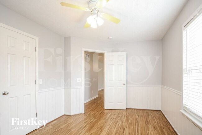 Building Photo - 14932 Oak Rd