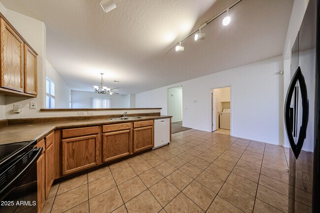 Building Photo - 45449 Alamendras St