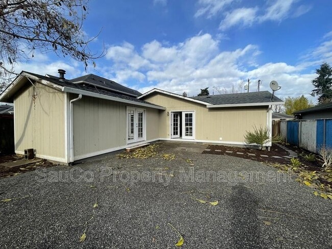 Building Photo - 1734 NE Bryant St