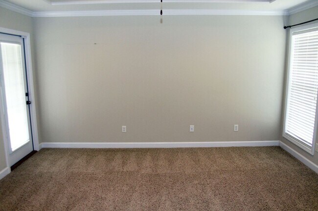 Building Photo - 113 Stonehedge Dr