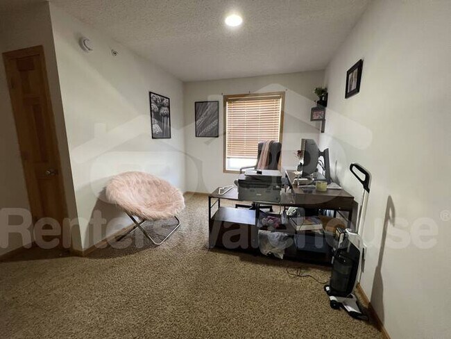 Building Photo - Available Now! Amazing Townhouse 3 Bedroom...