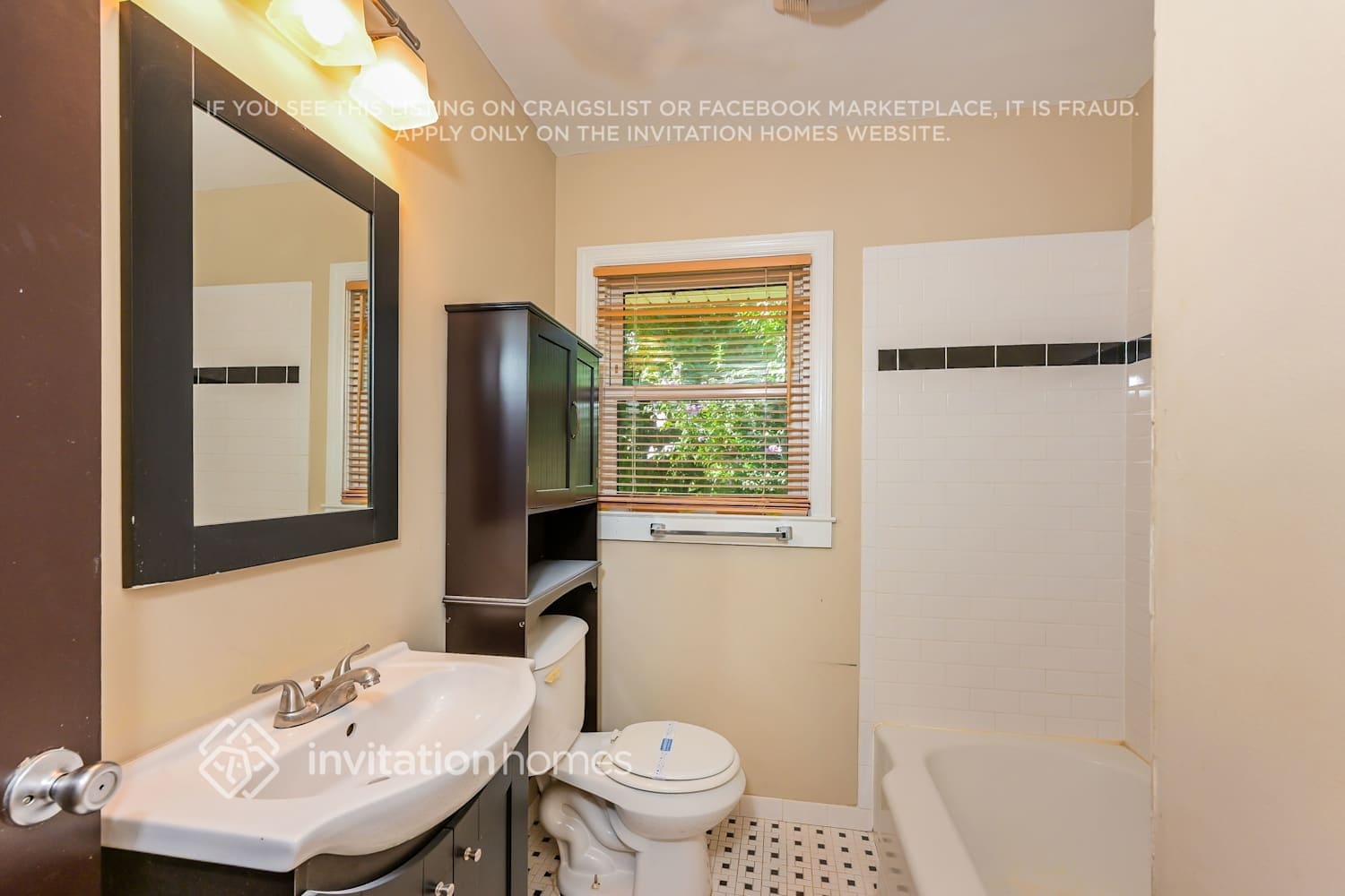 Building Photo - 1814 Flintwood Dr SE