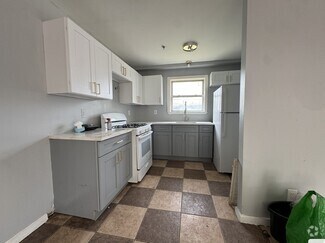 Building Photo - 78 Bergen Ave