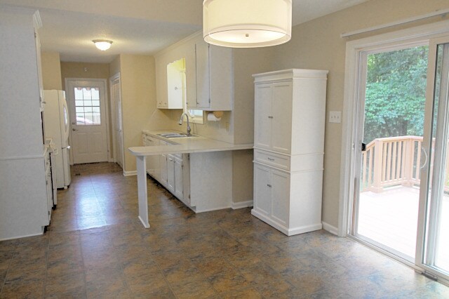 Building Photo - Single story 3 bed, 2 bath home in North Durham on half an acre!