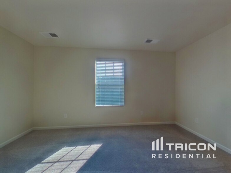 Building Photo - 4058 Rustling Grass Trl