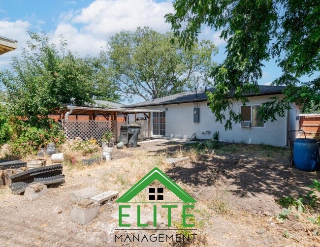 Building Photo - Charming Updated Home in Convenient Sacram...