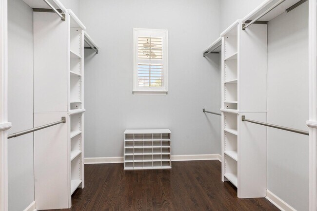 Building Photo - 200 N Ladd Ct