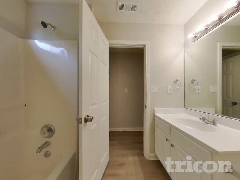 Building Photo - 5534 Somervale Ct