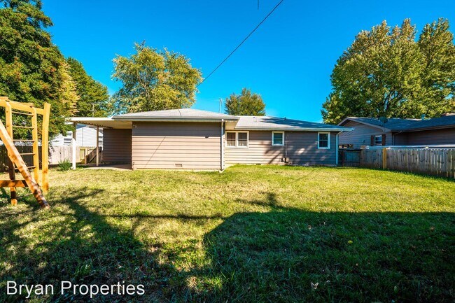 Building Photo - 3 br, 2 bath House - 2825 S. Stewart Ave
