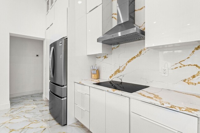 Building Photo - 202 SE 4th St