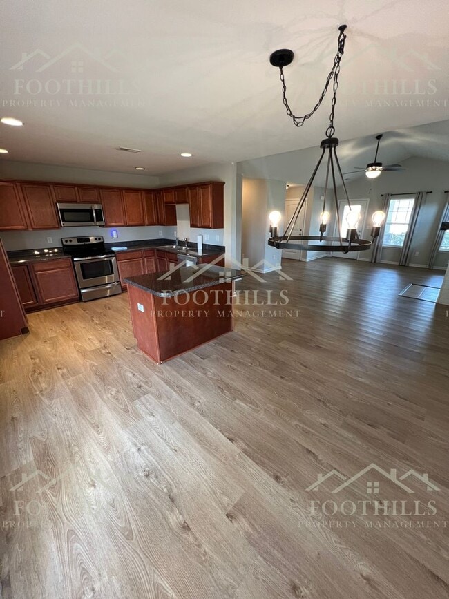 Building Photo - Your Next 3BR Home Awaits – Pets Welcome!