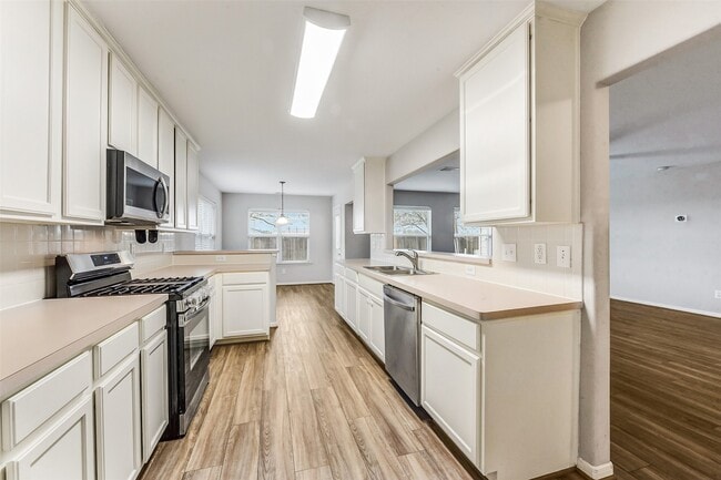 Building Photo - 4202 Parry Dr