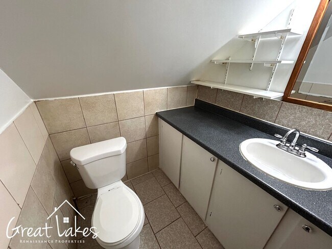 Building Photo - Charming 3 Bedroom 1.5 Bathroom Bungalow now available for rent!