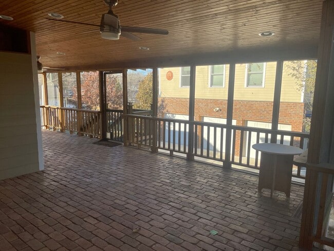 Building Photo - Historic Home 3BR / 2BA Detached Garage, W...