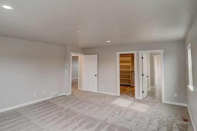 Building Photo - 275 Triple Creek Dr