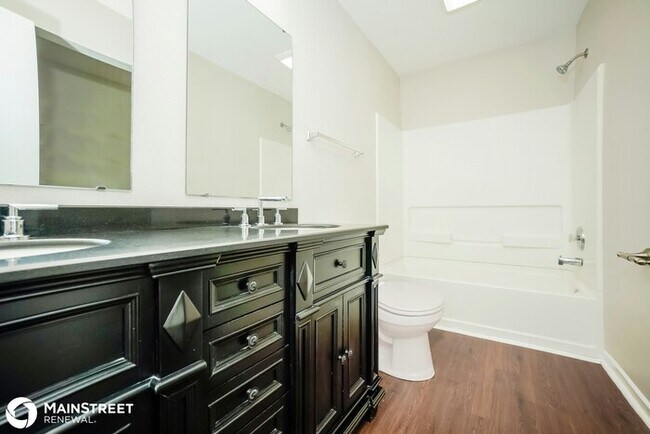 Building Photo - 1330 Central Park Dr