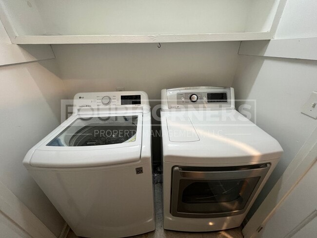 Building Photo - Beautful 2 Bedroom 2.5 Bath Townhouse