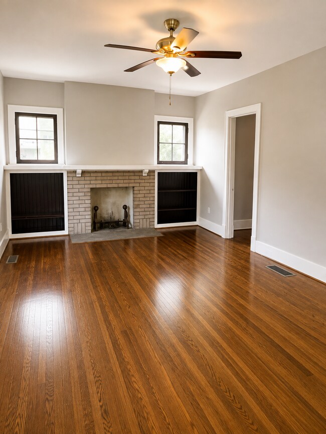 Building Photo - 1738 Fernwood Ave