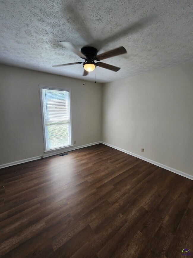 Building Photo - 1082 Lennox Pl