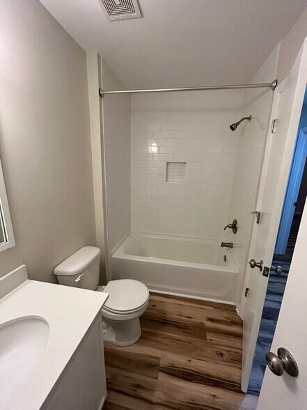 Building Photo - 1034 Hunters Trce