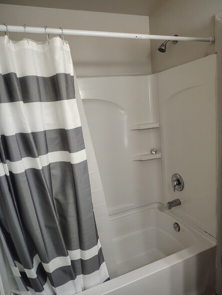 Building Photo - 8 8th St W