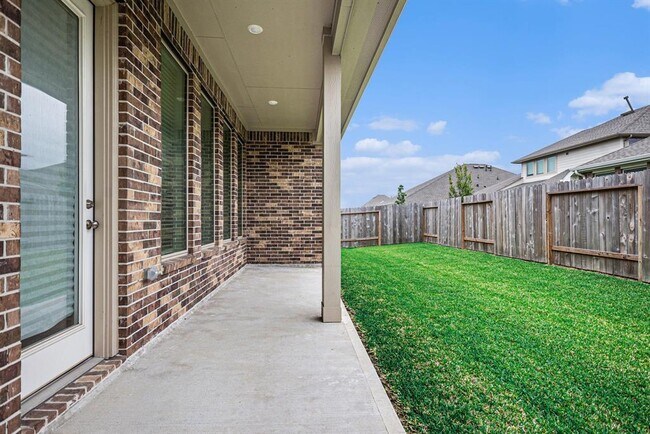 Building Photo - 705 Western Fern