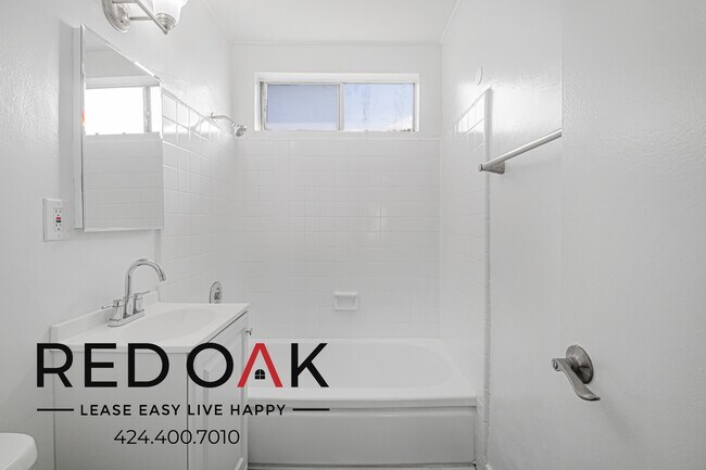 Building Photo - 4037 McLaughlin Ave