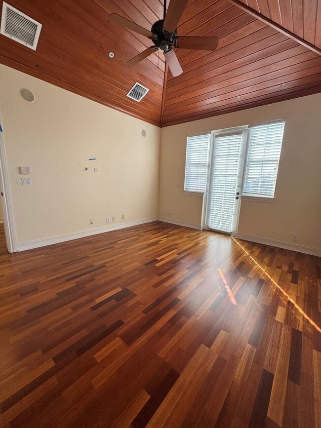 Building Photo - 304 W Mallory Cir