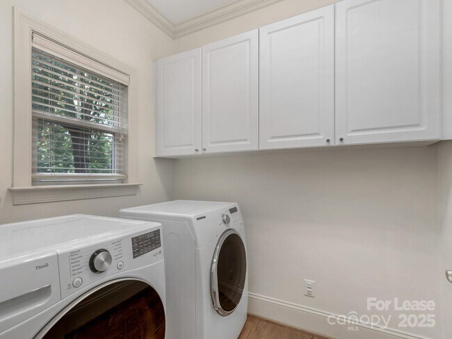 Building Photo - 2416 Chesterfield Ave