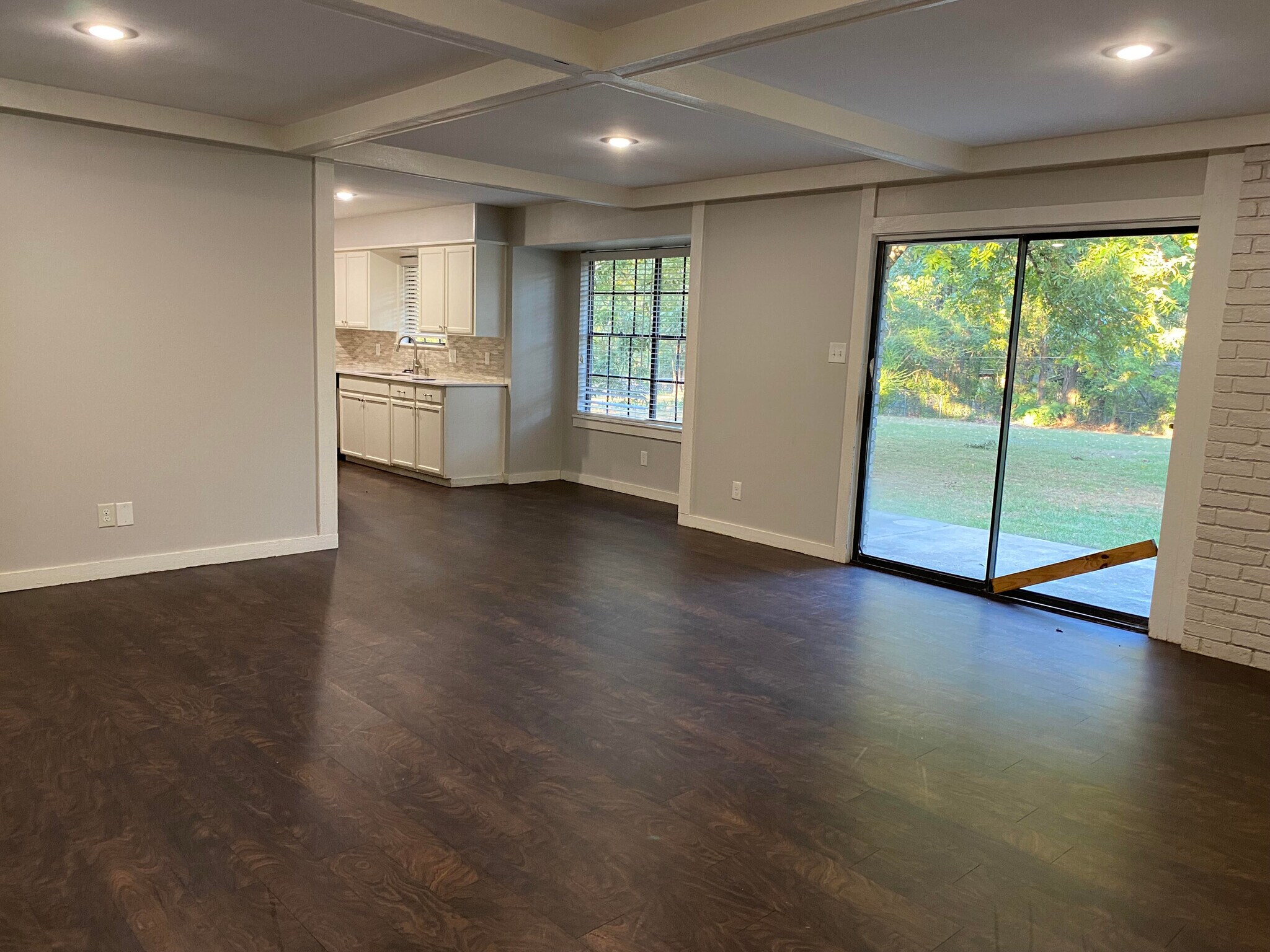 Building Photo - 6408 Bel Air Dr