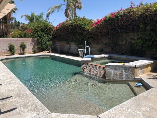 Building Photo - 78565 Villeta Dr