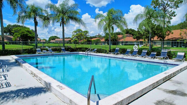 Building Photo - 1105 Maplewood Dr