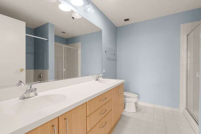 Building Photo - 1515 S Prairie Ave