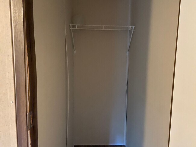 Building Photo - 2 Bedrooms, 2 Bathrooms - Home in Cedar Bluff!