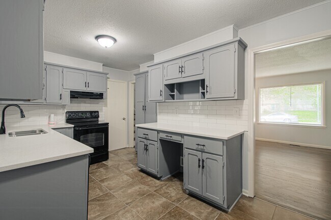 Building Photo - 9411 Fairwood Dr