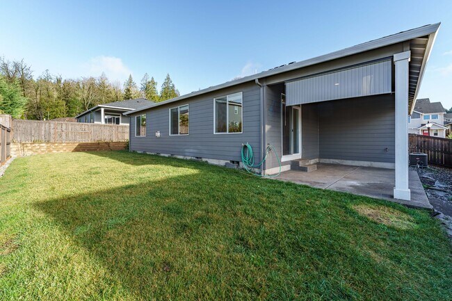 Building Photo - Charming 3-Bedroom, with Office and 2 Bath...