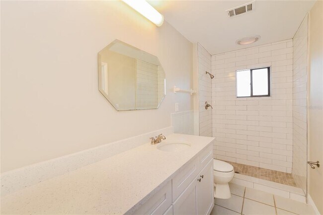 Building Photo - 931 Waverly Dr