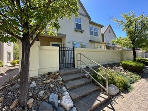 Building Photo - 1690 Spring Hill Dr