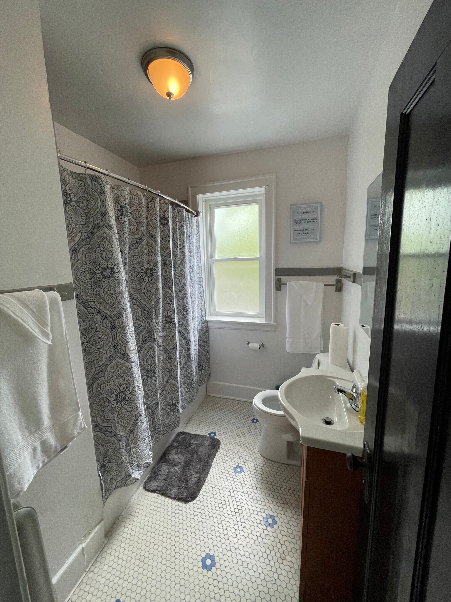 Building Photo - 1219 N Laramie Ave