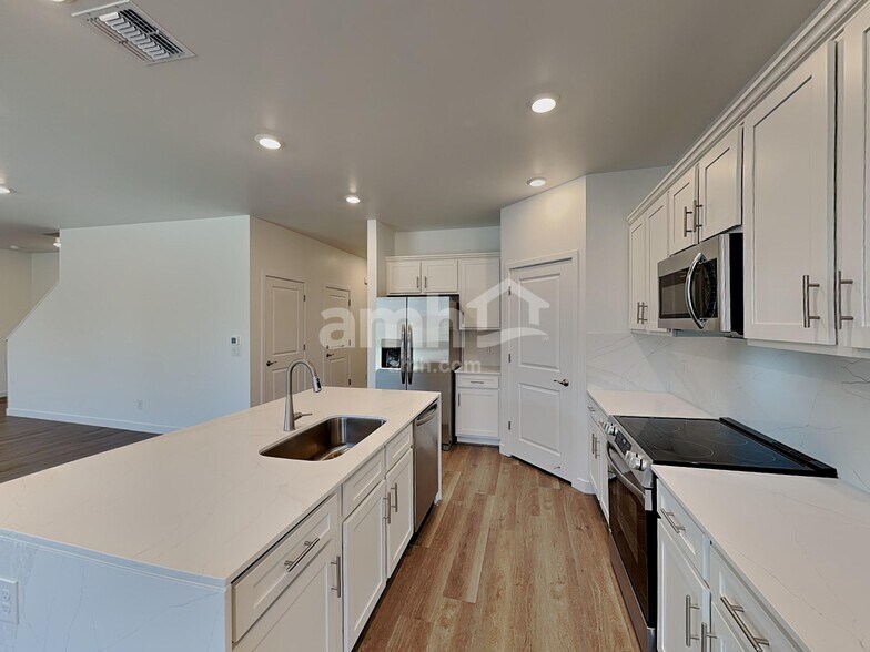 Building Photo - 9630 E Friedel Dr