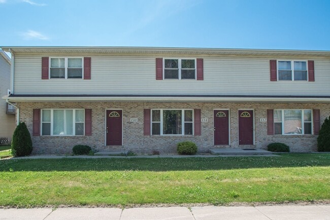 Primary Photo - 2 bedroom / 1.5 bathroom Townhome for rent in Chesterton