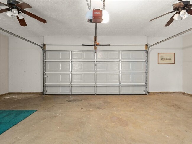 Building Photo - 5010 Blake Dr