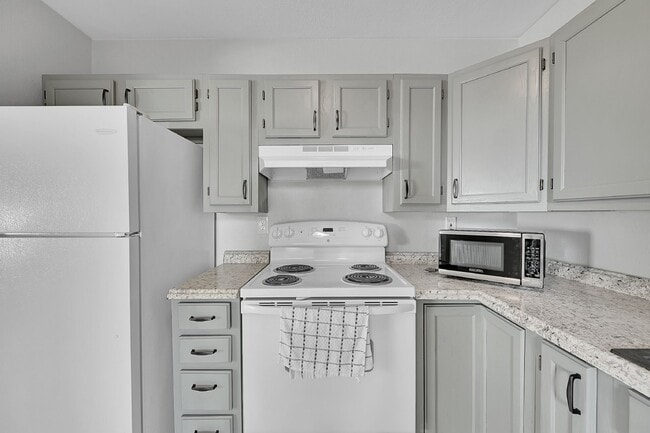 Building Photo - 3 Bed/1.5 Bath - Townhome in Colorado Spri...