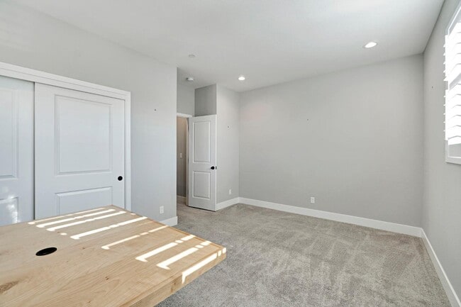 Building Photo - 4415 Horizon Dr