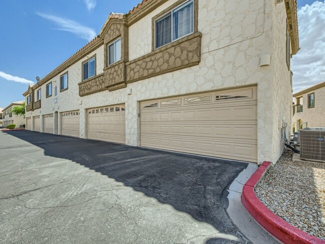 Building Photo - AMAZING COMPLETELY REMODELED CONDO IN NW