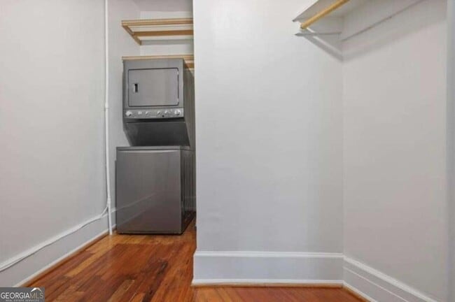 Building Photo - 1 S Prado NE